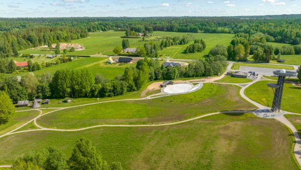 Väga kauni maastiku ja loodusega Rõuge vallas on arvukalt erineva näo ja tegumoega matkaradu. Murekohaks on see, et sinna kiputakse nii hobuste kui ka motoriseeritud liikumisvahenditega. Foto: AIGAR NAGEL